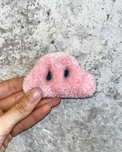 magnes z włóczki - mini chmurka/ryjek świnki